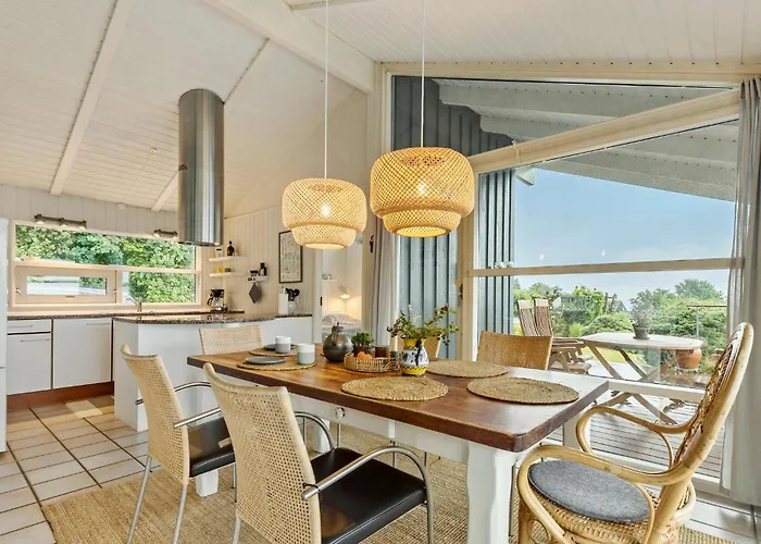 3 Bedroom Lovely In Feriehus *